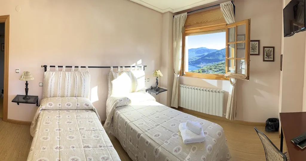 Habitación doble con vistas al embalse Hotel Pico Espigüete