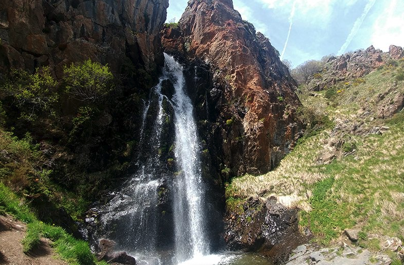 Ruta de la Cascada de Mazobre Ruta de la Cascada de Mazobre