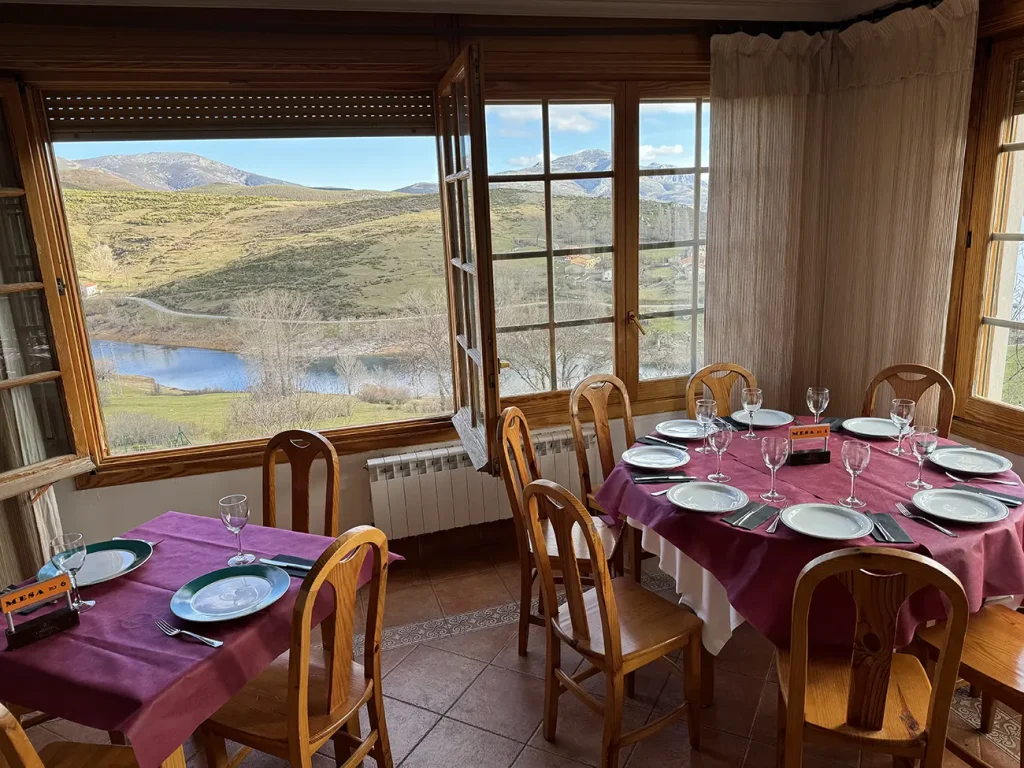 Salón comedor de Hotel Pico Espiguete en Palencia